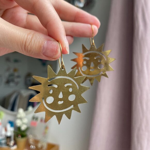mackbecks x phoebe wahl brass dangly sun earrings - Picture 2 of 4
